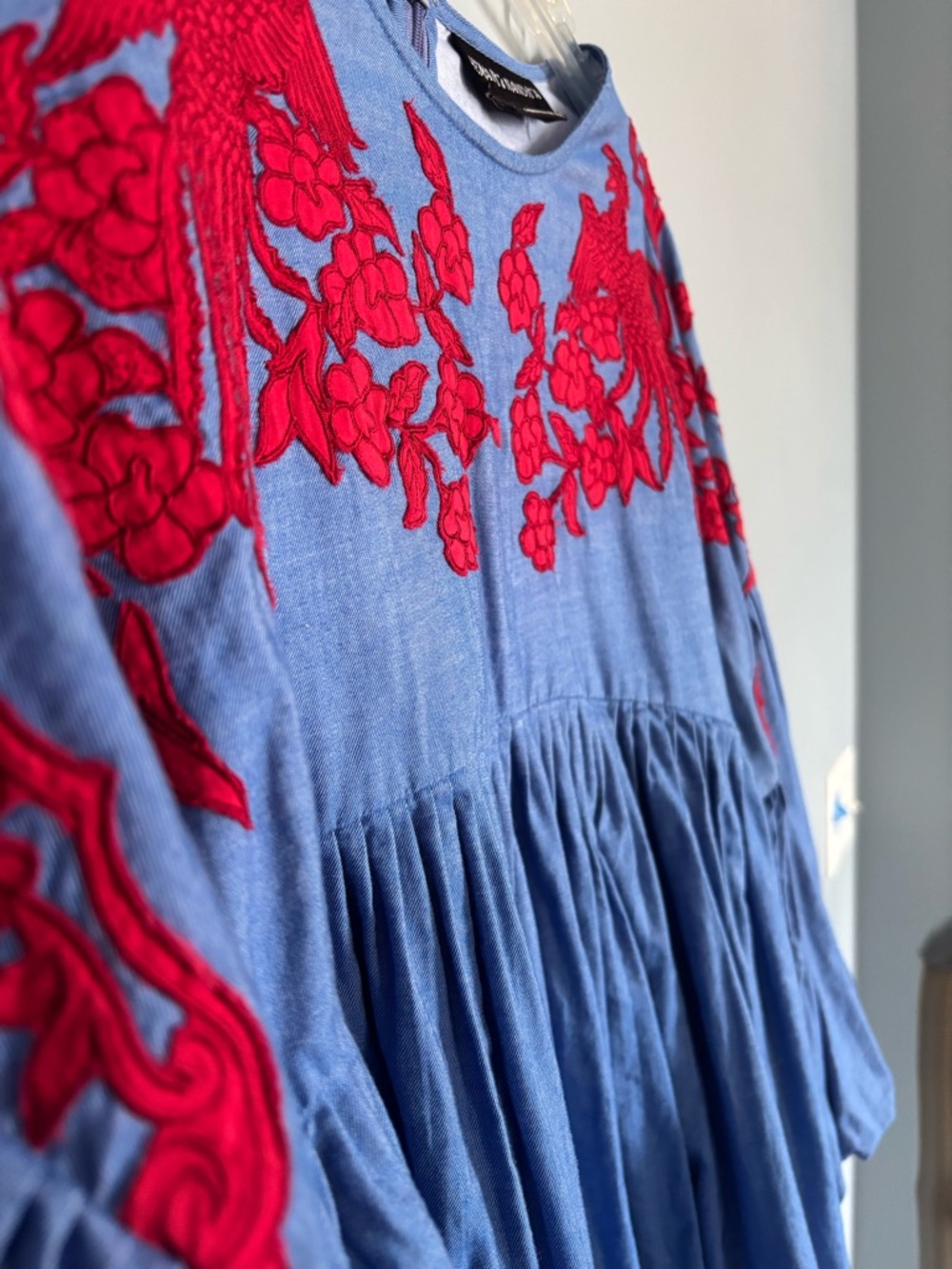 HEMANT & NANDITA Sky Blue Tunic with Red Floral Embroidery - Picture 3 of 7